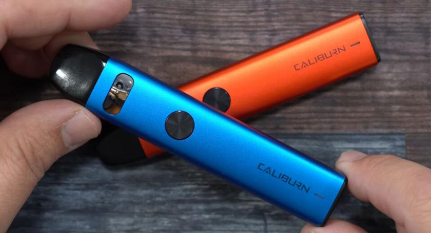 Uwell Caliburn A2 POD Kit у руках