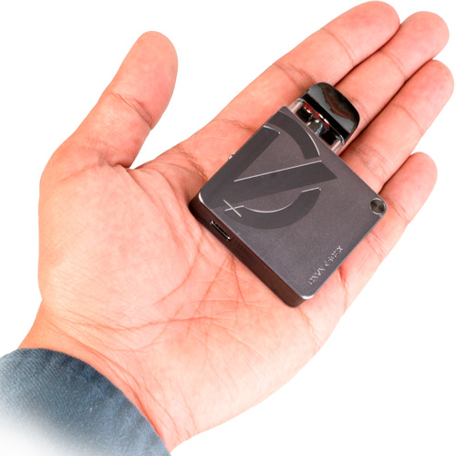 Vaporesso XROS 3 Nano в руці